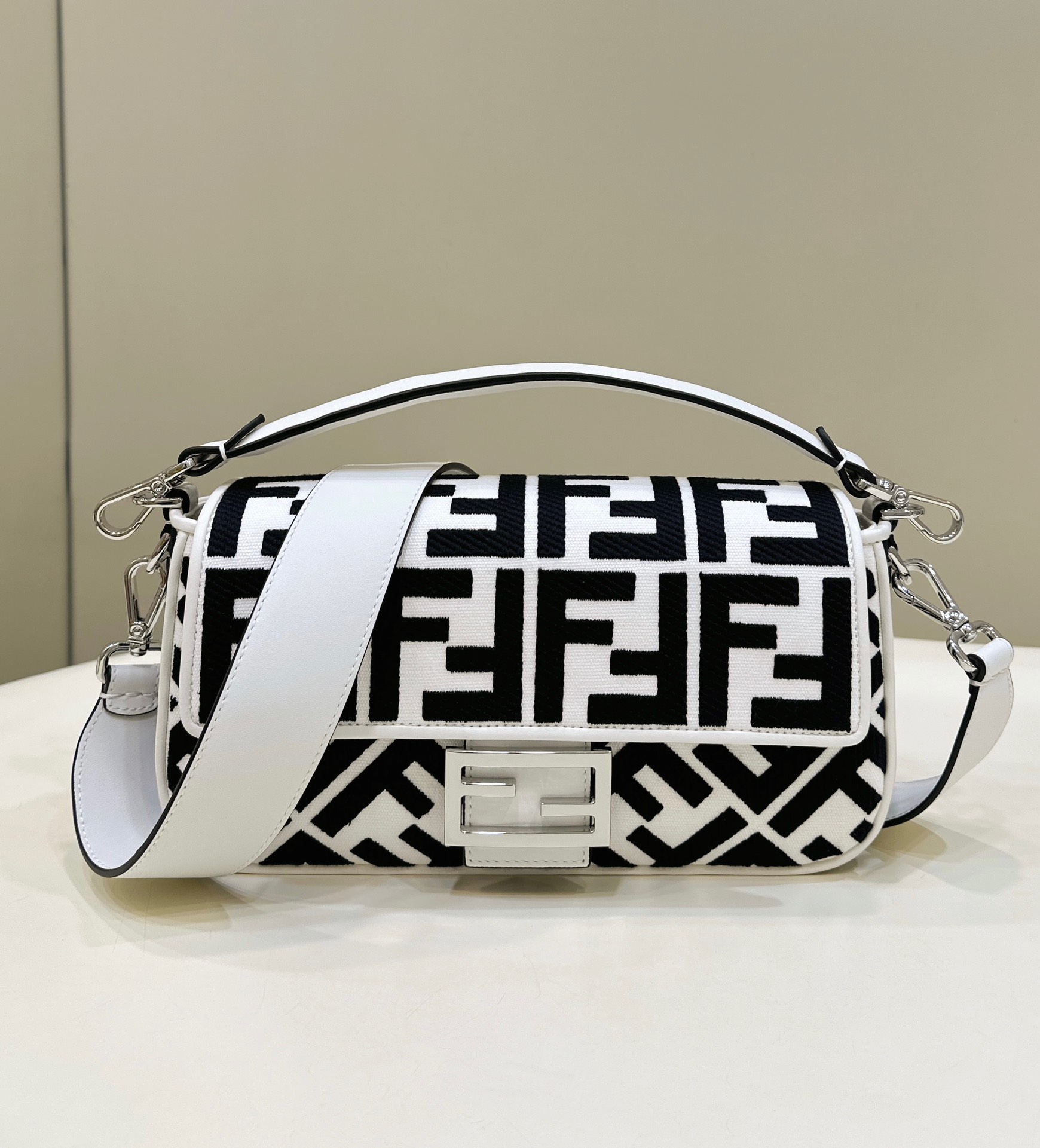 HSC-A0A753EA5E05 Fendi Baguette - Image 1