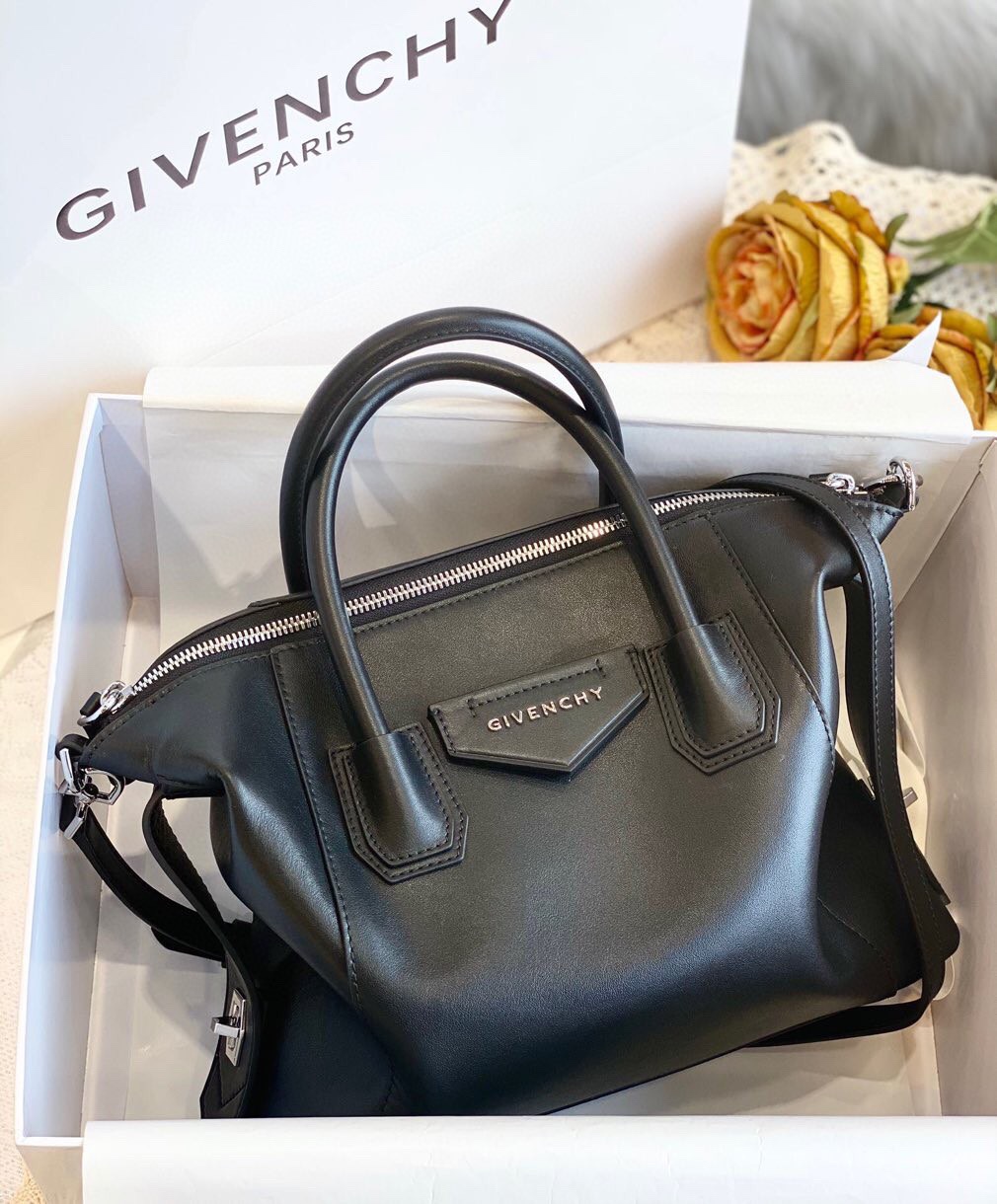 HSC-A3B3DE0946F3 Givenchy Antigona Soft - Image 1