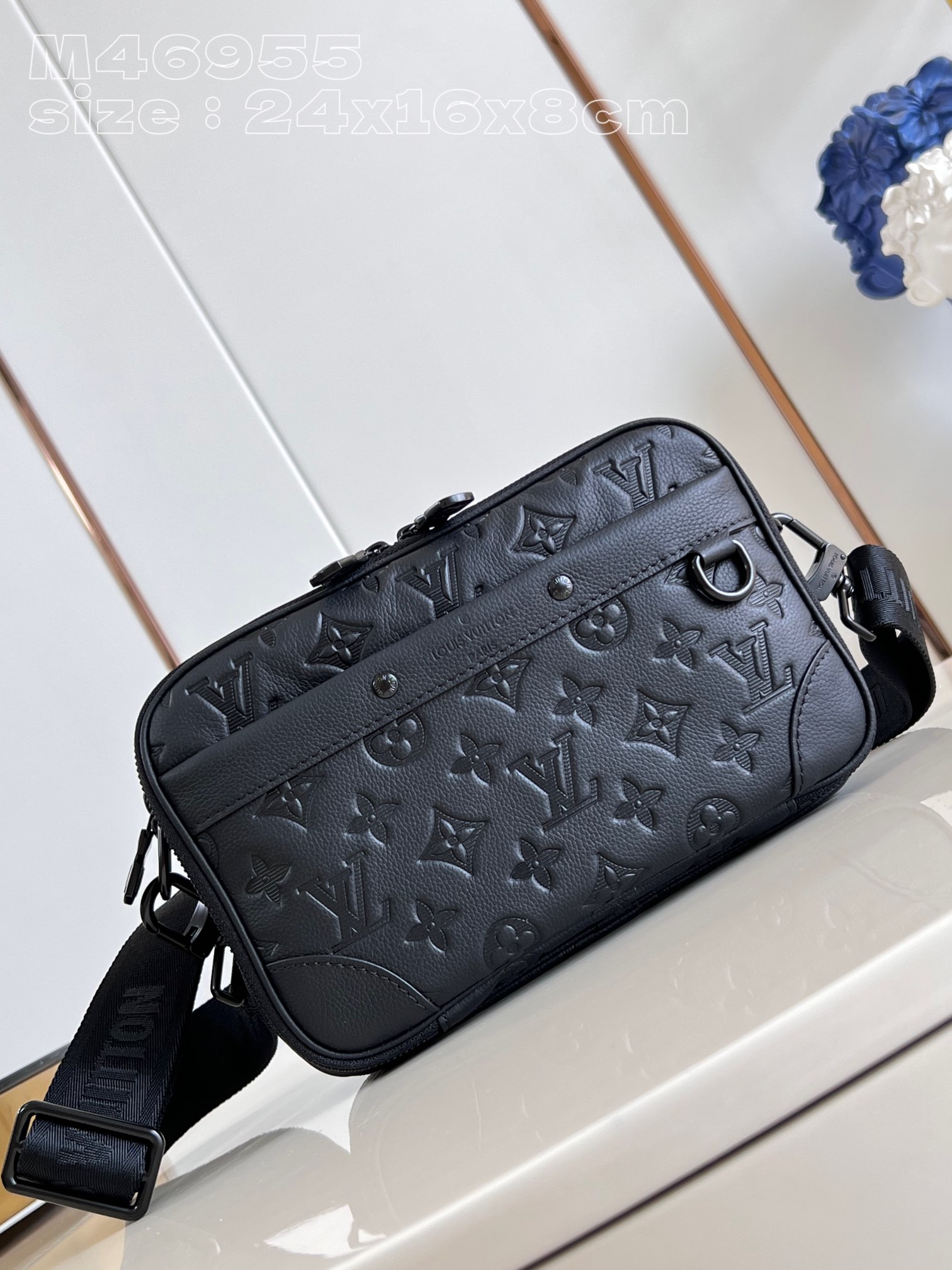 HSC-A3BBB4046680 Louis Vuitton Alpha Messenger - Image 1