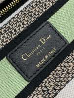 Dior Medium Lady D-Lite bag - Image 9