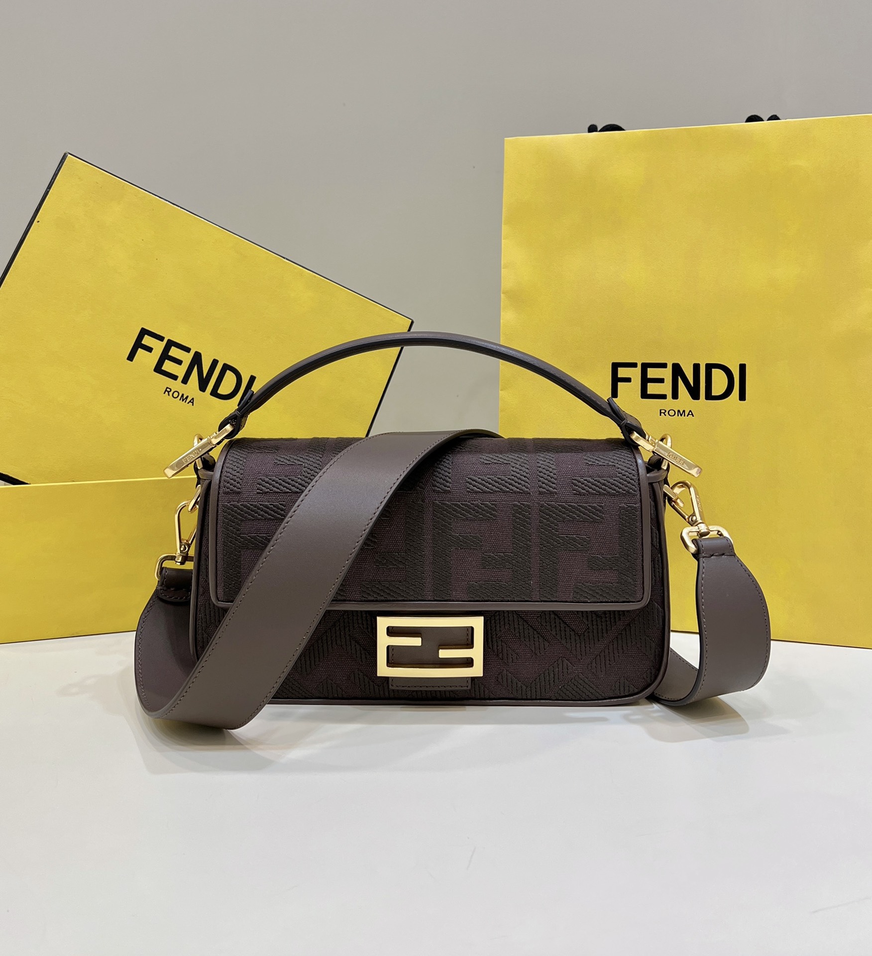 HSC-A4FE19F6E298 Fendi Baguette - Image 1