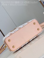 Louis Vuitton Capucines BB - Image 8