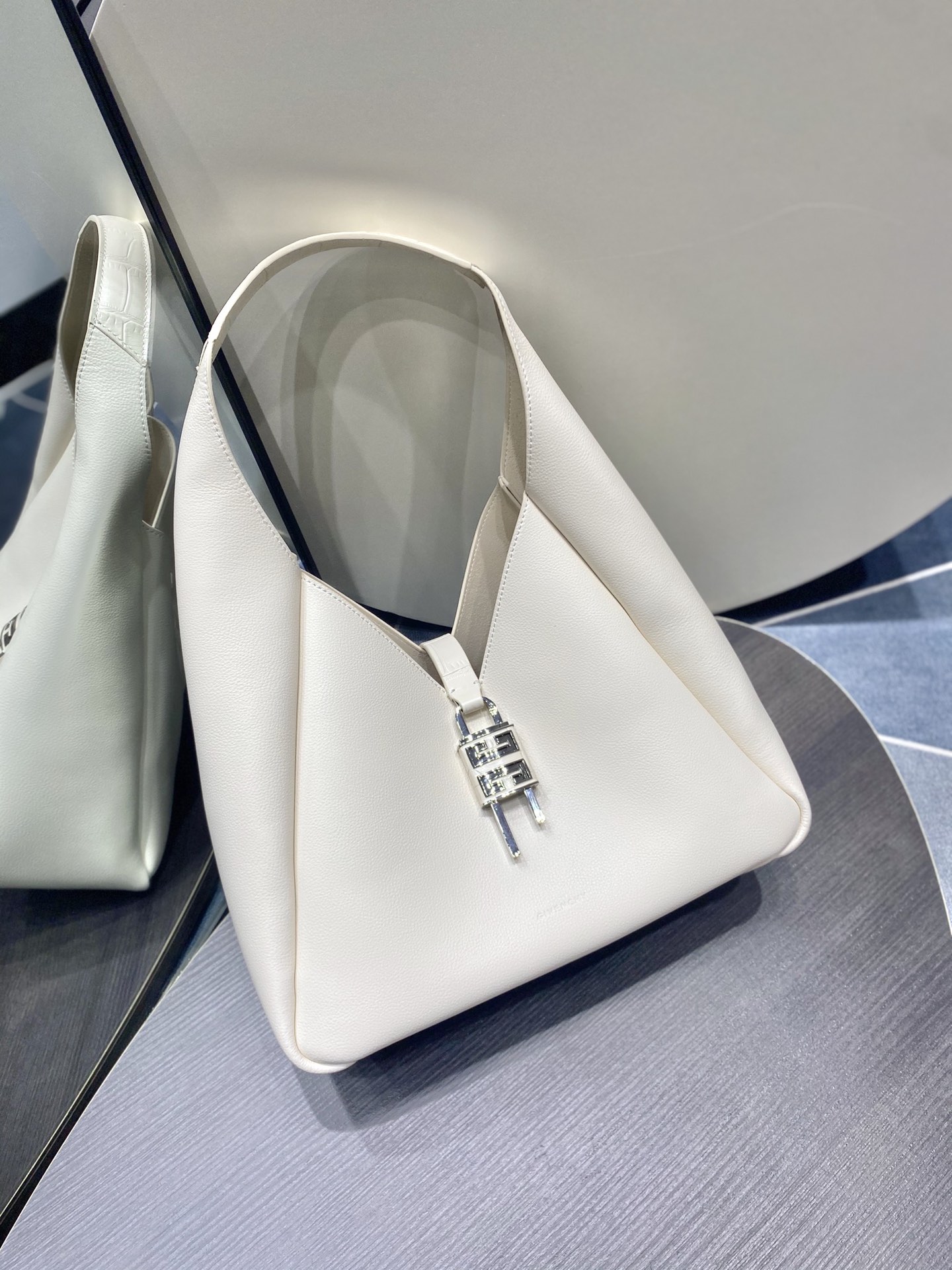 HSC-AE2279E3D4DA Givenchy G-Hobo Medium - Image 1