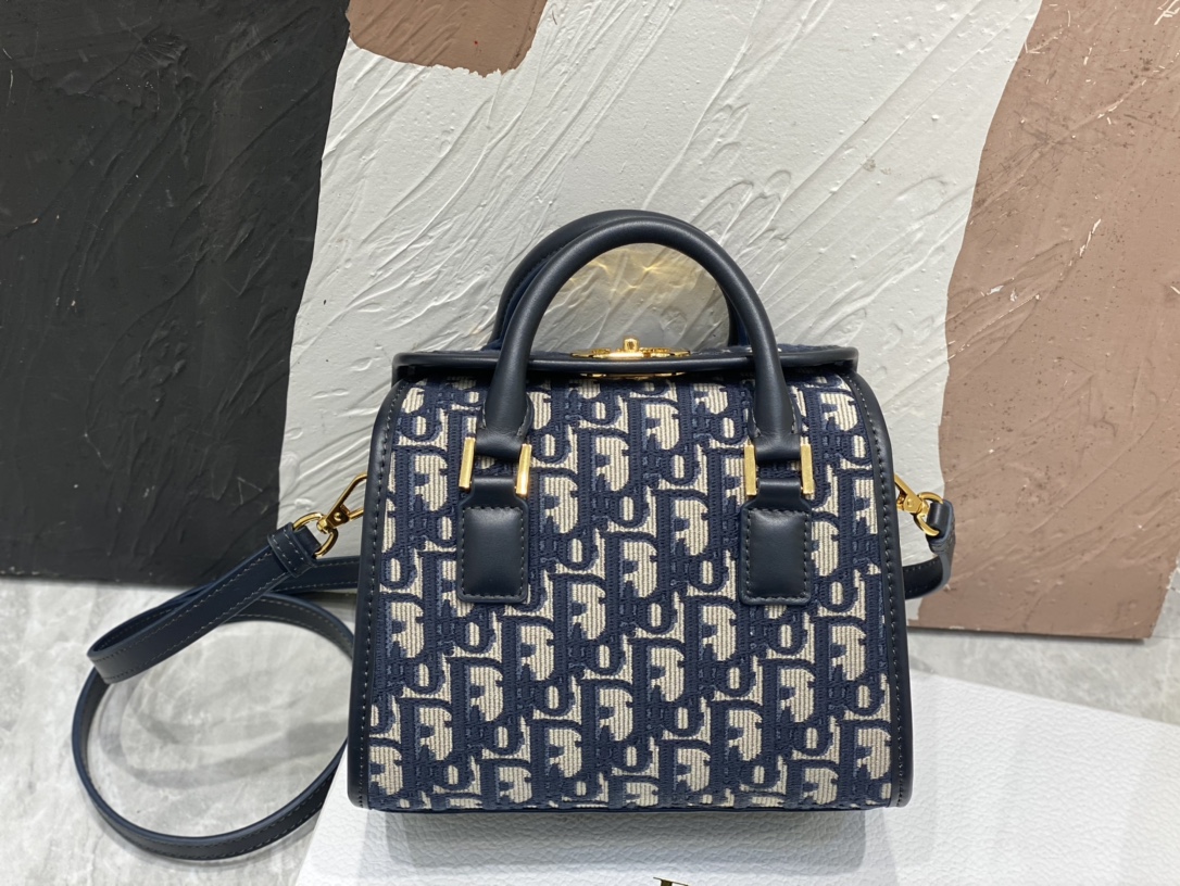 HSC-AF5762297092 Dior Handbag - Image 1
