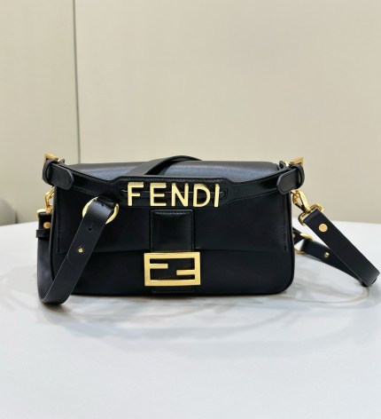 Fendi BAGUETTE Handbag