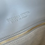 BOTTEGA VENETA Small Liberta - Image 3