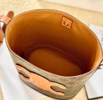 CELINE BUCKET CUIR TRIOMPHE BAG - Image 8