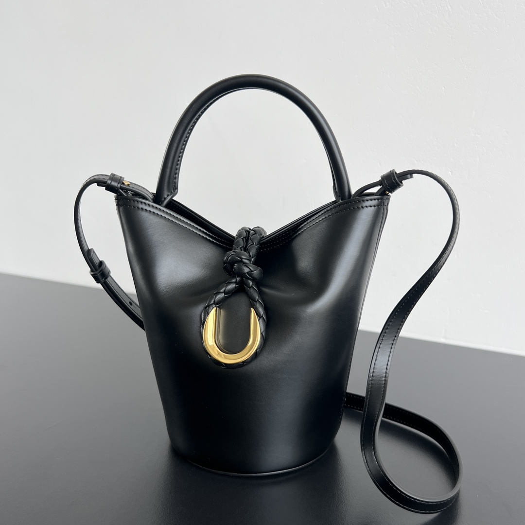 HSC-B2EE11C77491 BOTTEGA VENETA Small Liberta Bucket - Image 1