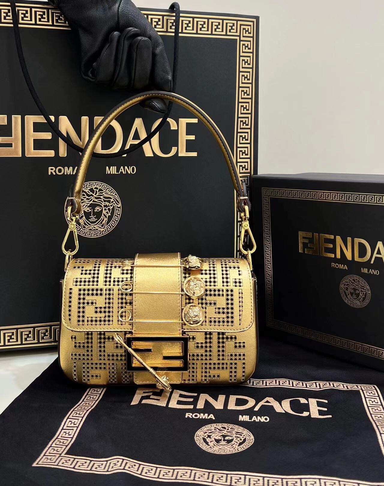 HSC-B63DE3EC5D7A Fendi & Versace Bagutte - Image 1
