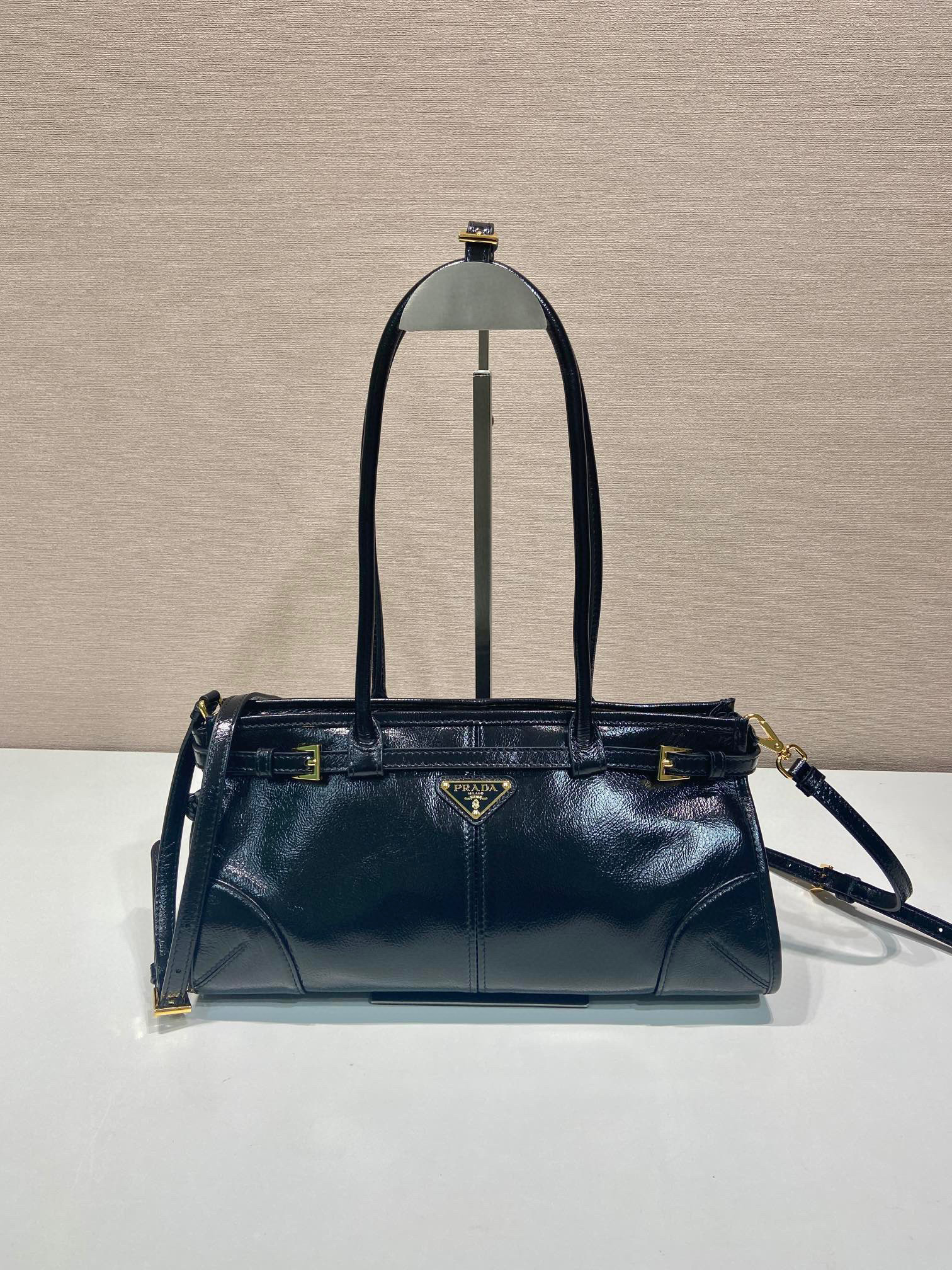 HSC-BBE1B12E8947 Prada Medium leather handbag - Image 1
