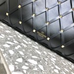 Valentino Beehive - Image 5