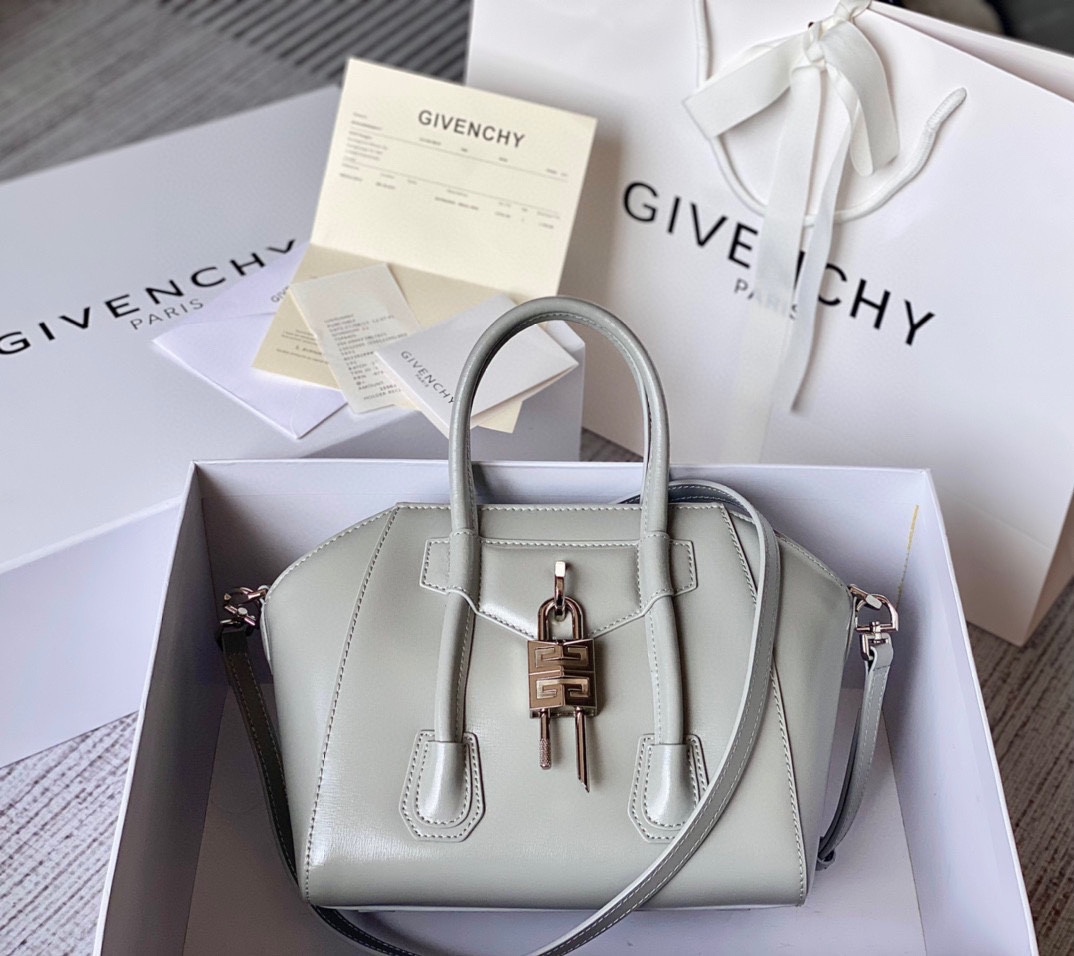 HSC-C090D90C9D84 Givenchy Antigona Lock Soft - Image 1