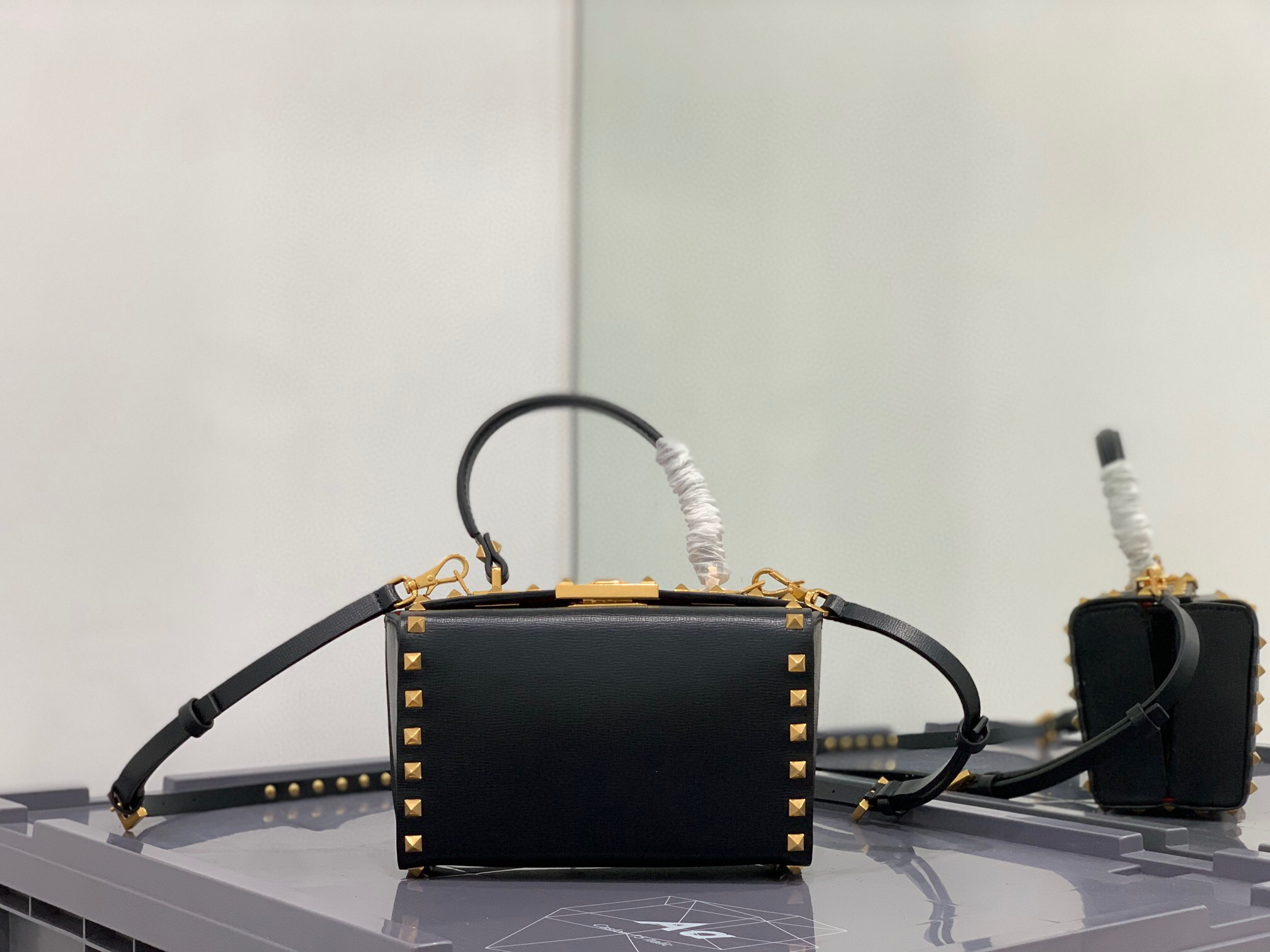 HSC-C5F46E036B4F Valentino Garavani Rockstud - Image 1