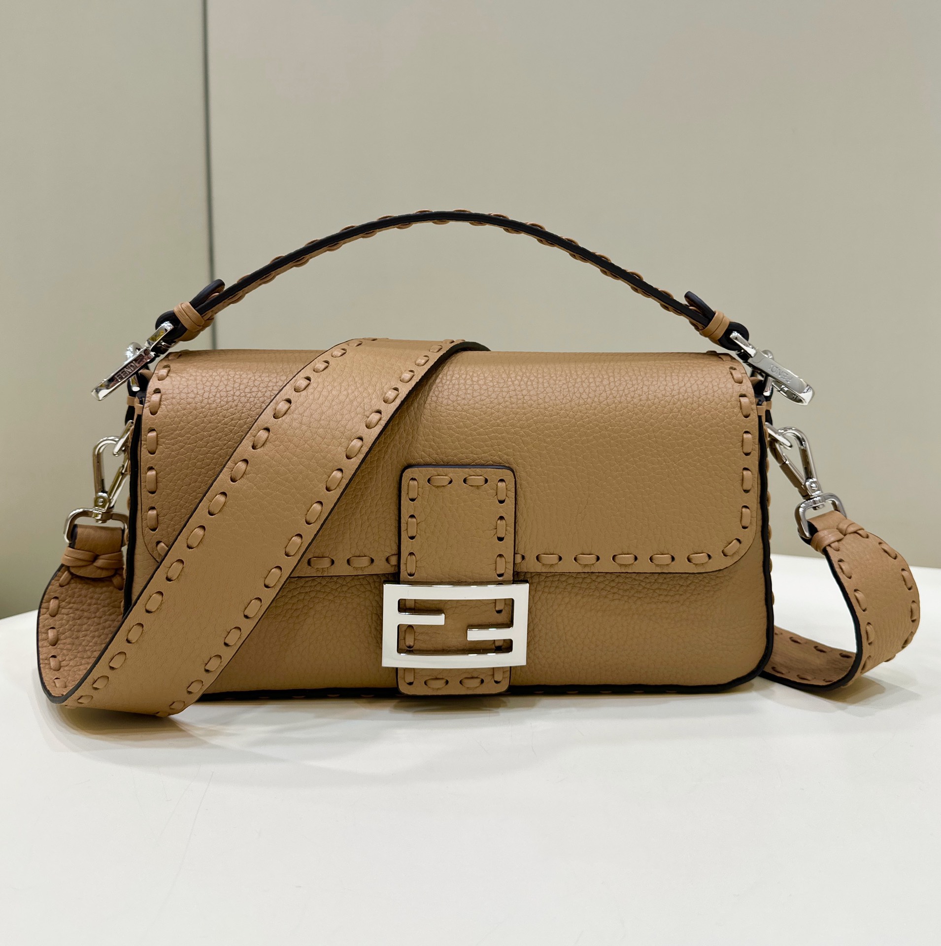 HSC-C679EBB4F53D FENDI BAGUETTE - Image 1