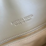 BOTTEGA VENETA Small Liberta - Image 3