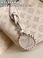 Louis Vuitton Blossom PM - Image 8