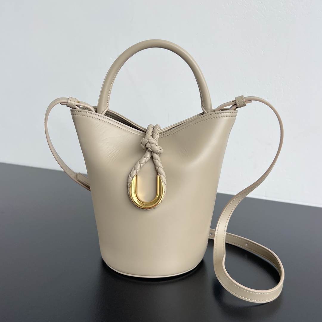 HSC-CAAE7EC768D9 BOTTEGA VENETA Small Liberta Bucket - Image 1