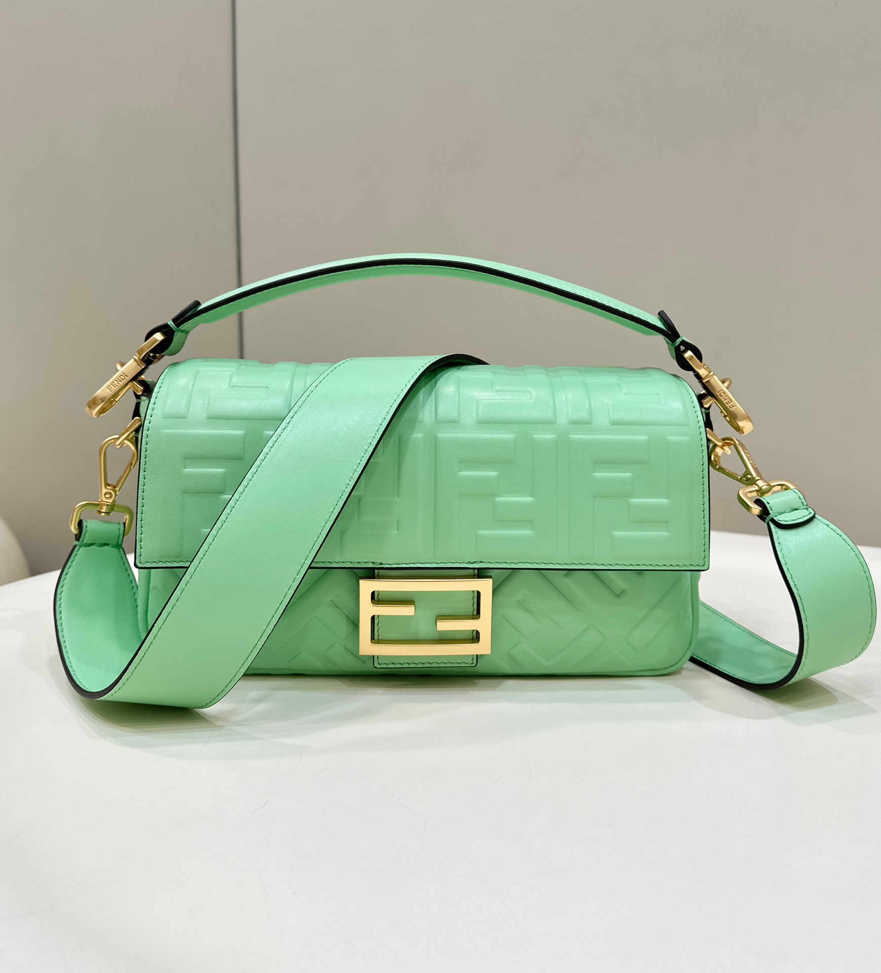 HSC-CCF7FAB83889 Fendi Baguette Medium Bag - Image 1