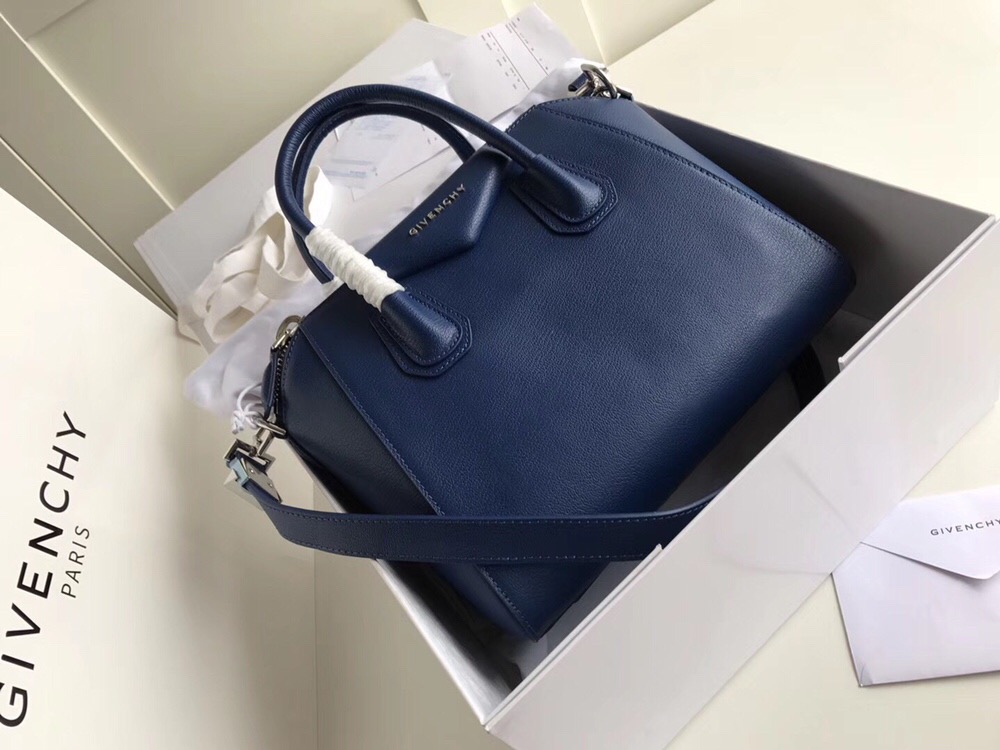 HSC-CD03E900D54E Givenchy Antigona Small - Image 1