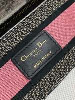 Dior Medium Lady D-Lite bag - Image 9