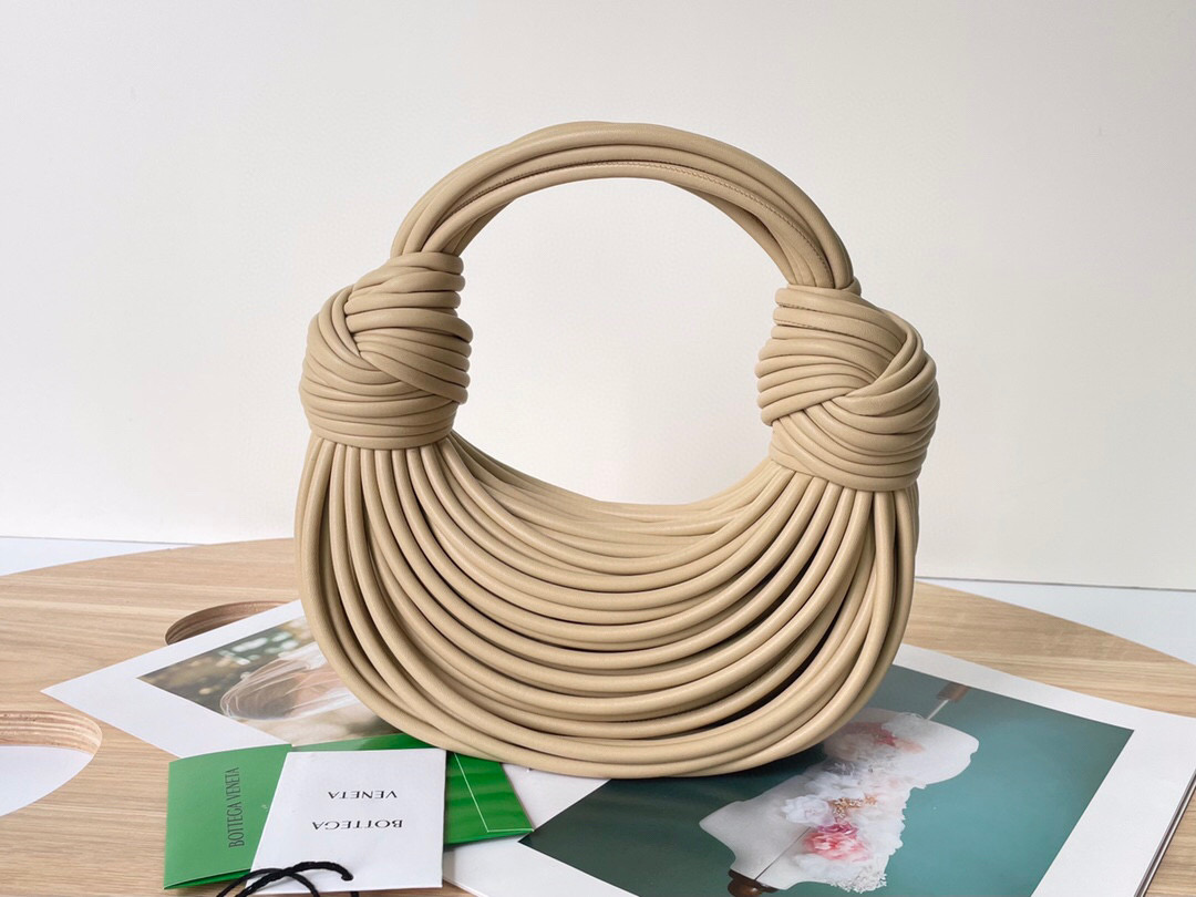 HSC-D32FEFEAA1FE Bottega Veneta Tote - Image 1