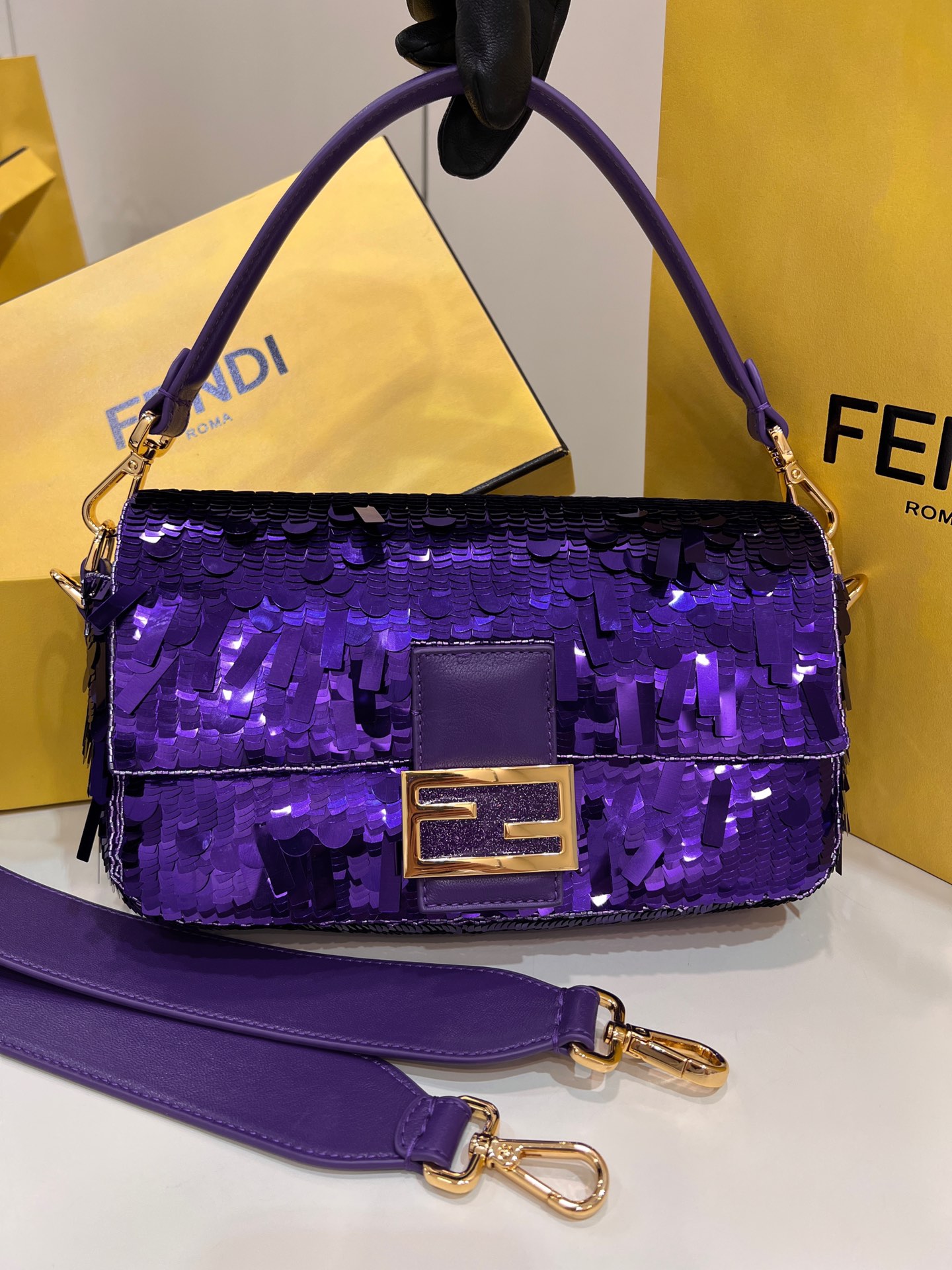 HSC-D33FF5DC4E28 FENDI Baguette - Image 1