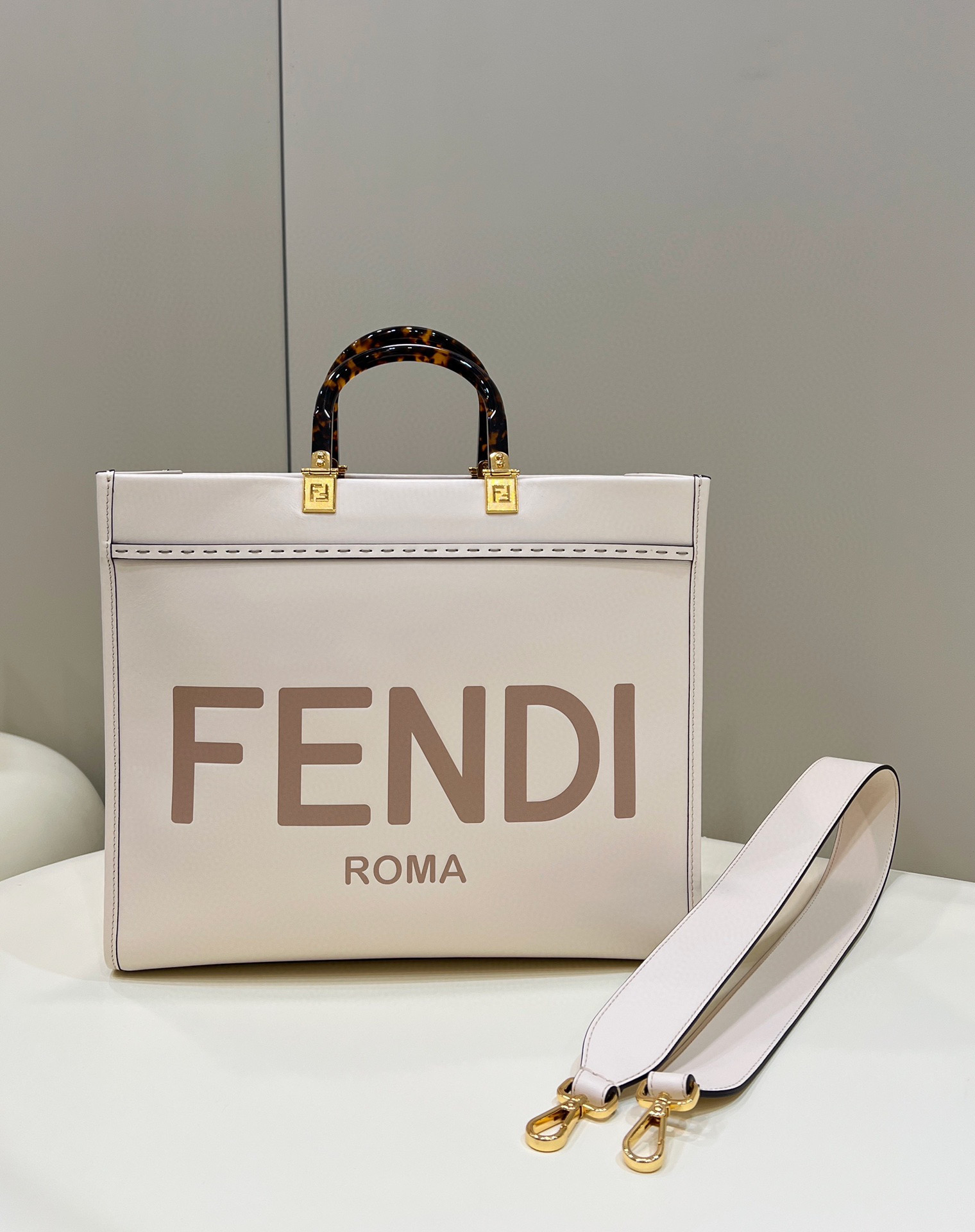 HSC-D4A9DC65C529 Fendi Sunshine Medium - Image 1