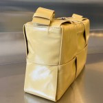 Bottega Veneta BV Arco Camera Bag - Image 9