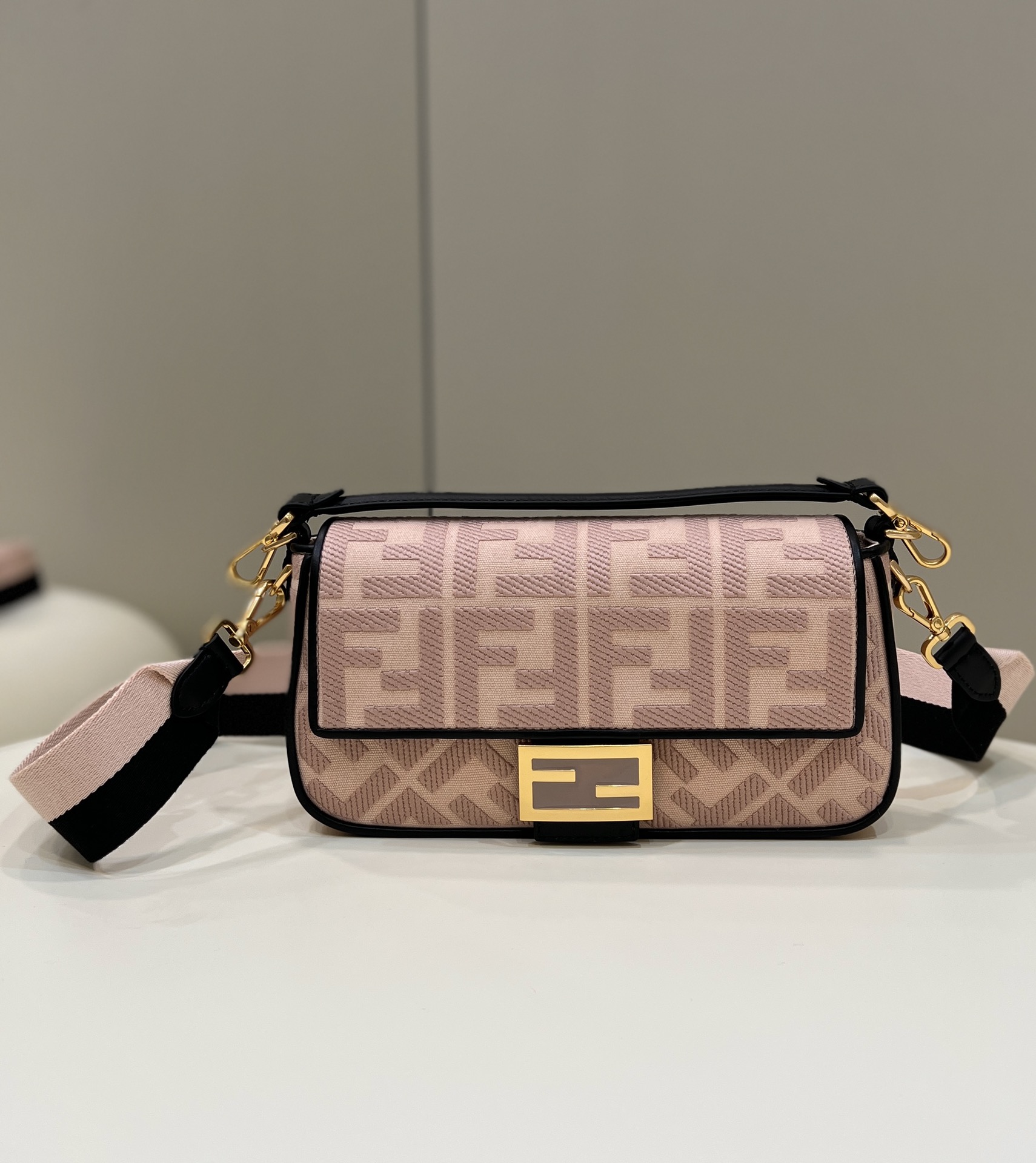 HSC-DB8BB2346517 Fendi Baguette - Image 1