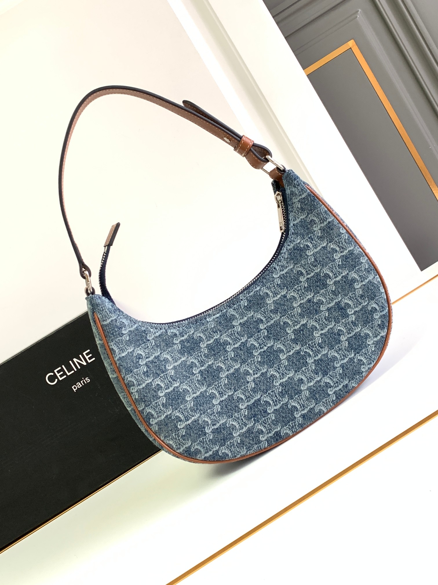 HSC-DBF69B72BDD4 CELINE AVA TRIOMPHE BAG - Image 1