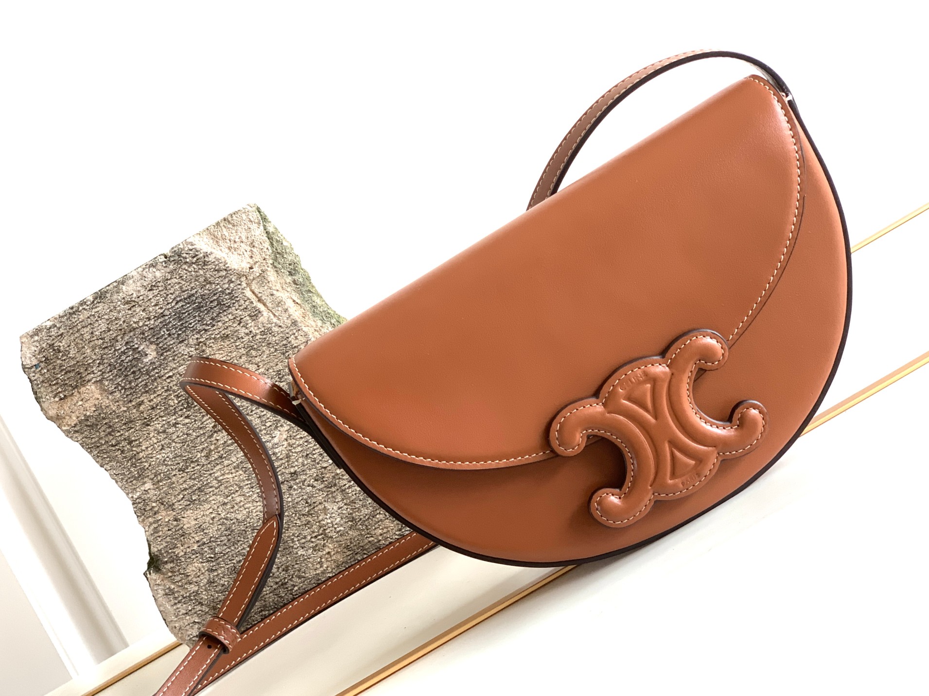 HSC-E071CCEA038E CELINE BESACE CUIR TRIOMPHE - Image 1