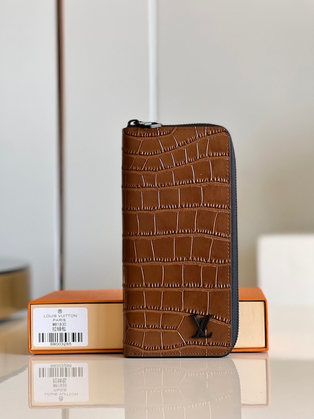 HSC-E082001E4307 Louis Vuitton Book Chain Wallet - Image 1
