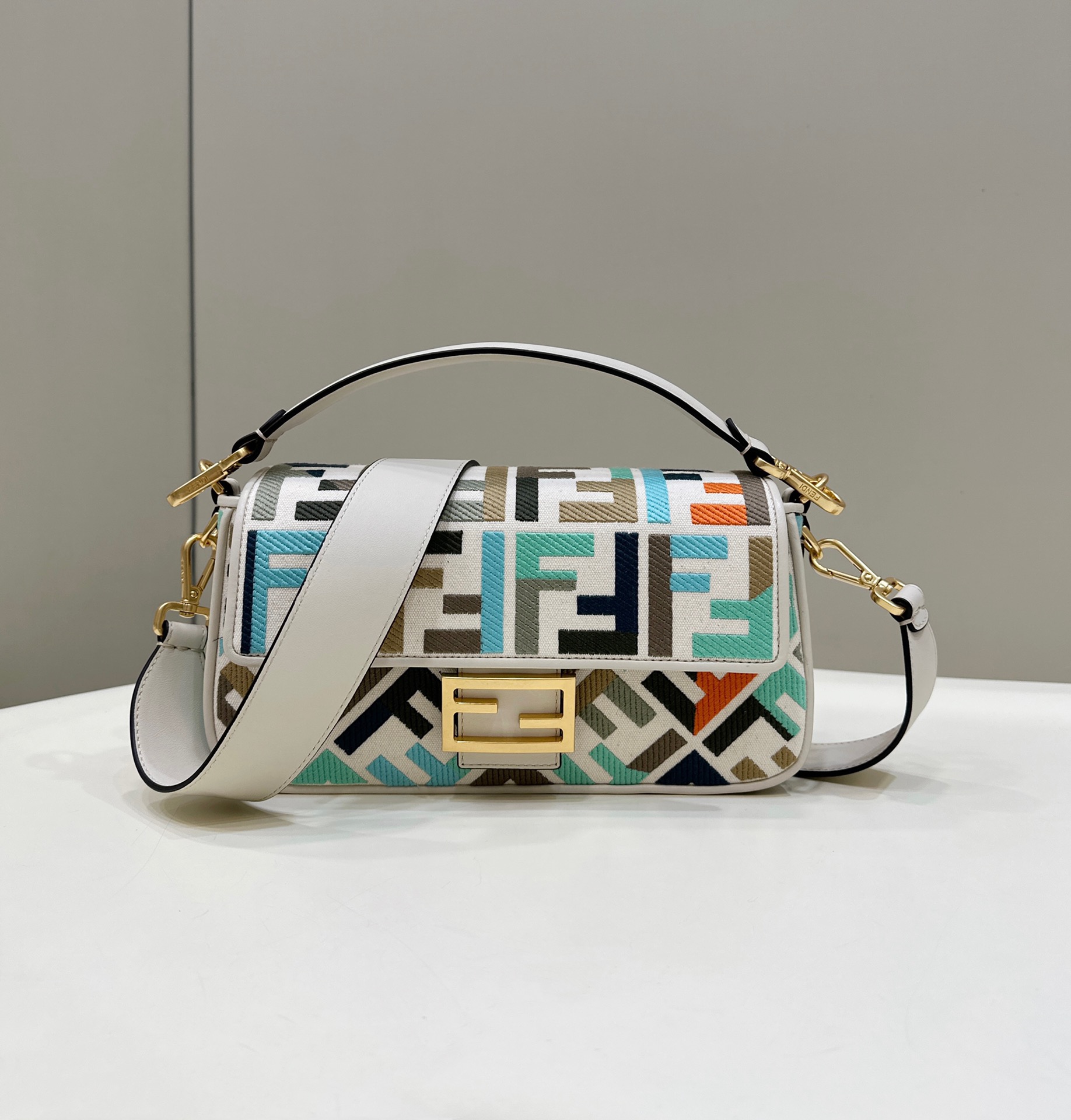 HSC-E4E63C36CBF7 Fendi Baguette - Image 1
