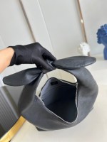 Louis Vuitton Why Knot MM - Image 3