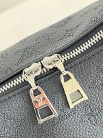 Louis Vuitton Why Knot MM - Image 7