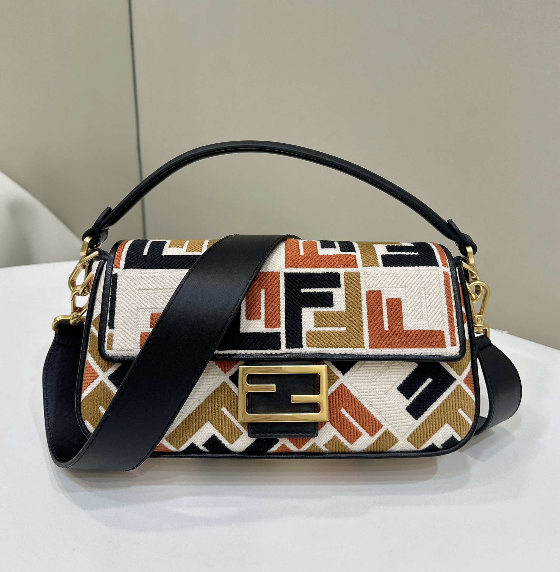 HSC-F045EFF9A07A Fendi Baguette Bag - Image 1