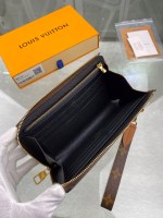 Louis Vuitton Wallet - Image 6
