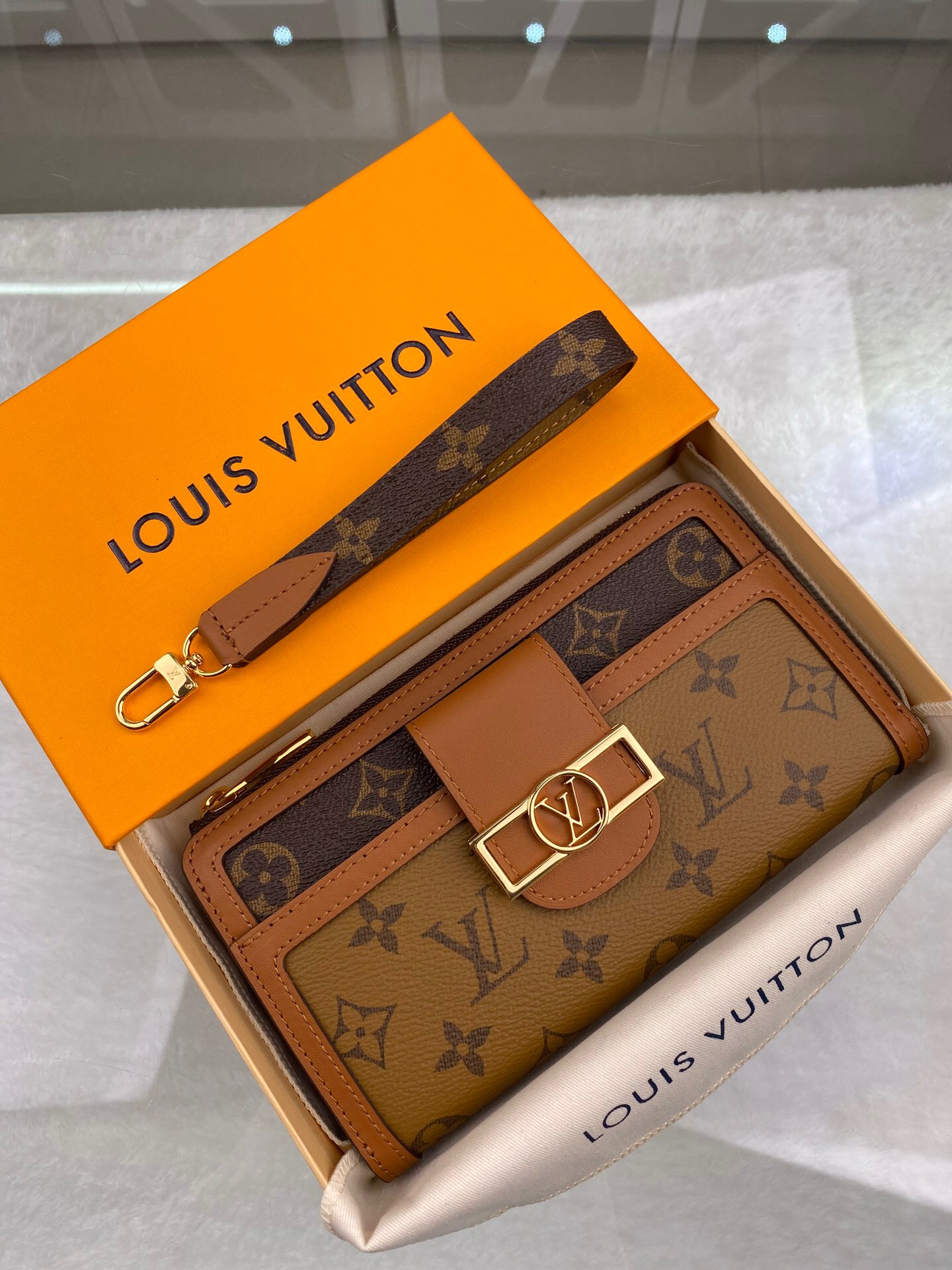 HSC-F1BF183B6B0A Louis Vuitton Wallet - Image 1