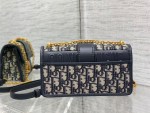30 MONTAIGNE EAST-WEST BAG WITH CHAIN - Image 4