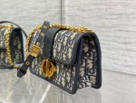 30 MONTAIGNE EAST-WEST BAG WITH CHAIN - Image 5