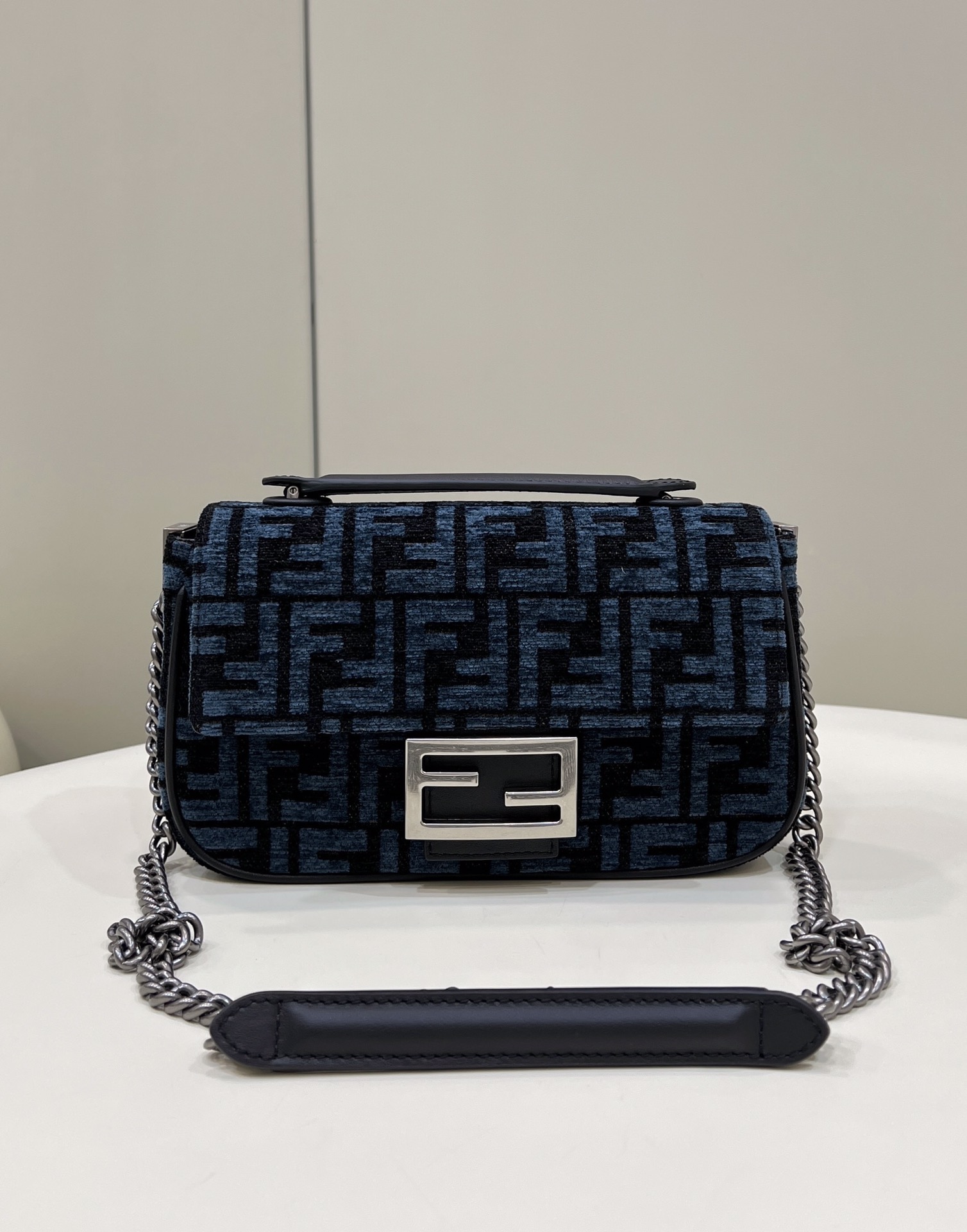 HSC-FB6D4D2417E9 Fendi Baguette Bag - Image 1