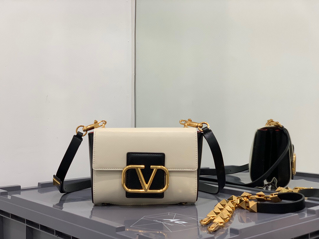 HSC-FDA5AAB08EB3 Valentino Shoulder Bags - Image 1