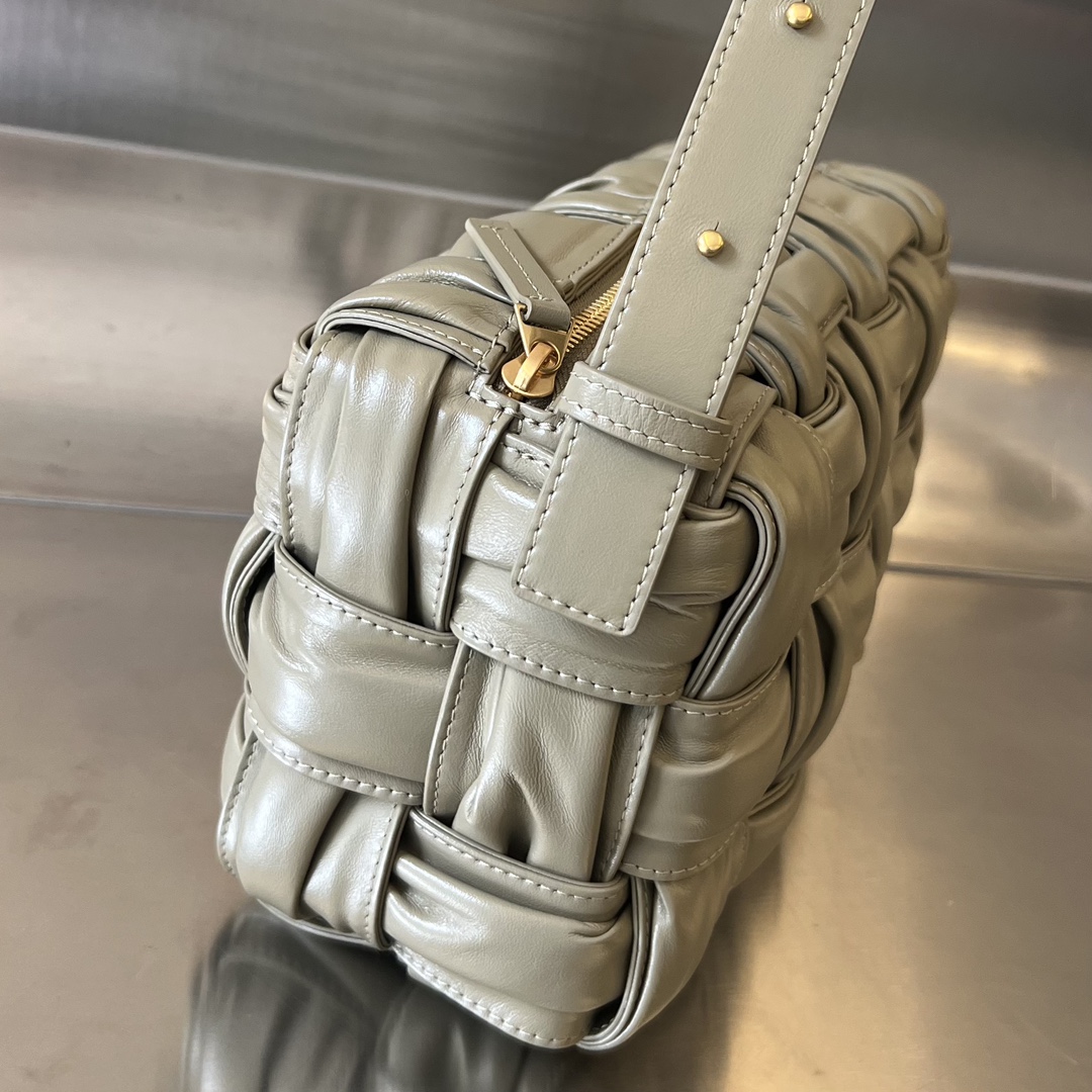 HSC-FDE630E9A50C Bottega Veneta BV Brick Cassette - Image 1