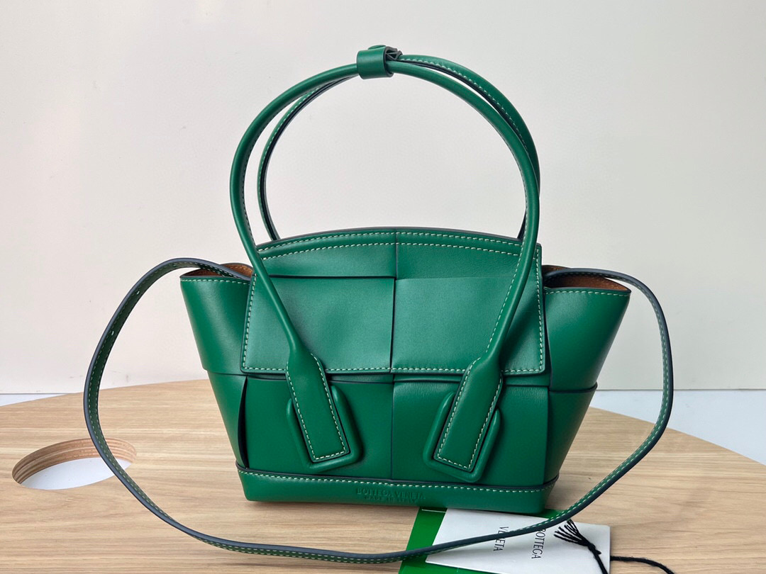HSC-FFD331291B97 Bottega Veneta The Arco Mini - Image 1